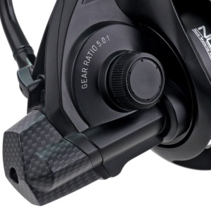 Mulinetă Formax Elegance Method SuperChamp Feeder 6500LC – Construcție NCRT ultra-ușoară, ax din titan, sistem Worm Shaft și tambur Long Cast cu clipsuri metalice duble.