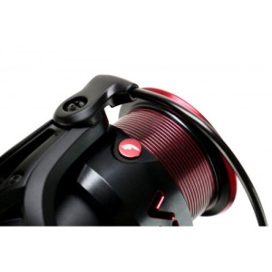 Mulineta Formax Visage Aluma Feeder 4000 cu corp din aluminiu, frână carbon 8kg, arbore melcat și tambur metalic – performanță premium pentru method și feeder modern.