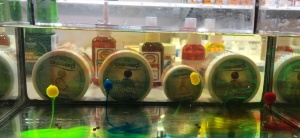 Pop-Up Cralusso Cloudy Mini Boilie bicolor cu aromă intensă de ciocolată și mango, flotant și cu efect de nor aromatic, ideal pentru feeder și pescuit la crap.