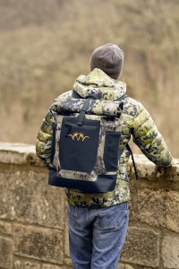 Rucsac impermeabil maro de 35 litri Blaser Travel Backpack Brown cu închidere magnetică roll-top și organizator laptop.