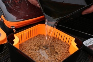 Sita Pentru Umectare Pelete Guru Bait Strainer 5 Pint - Img 3