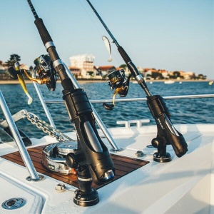 Suport Lansetă Railblaza Rod Holder II – Versiune modulară ultra-robustă, complet reglabilă, fabricată din materiale premium rezistente la mediul marin.