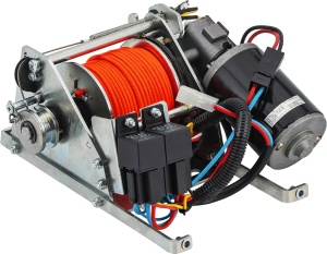 Troliu electric de proză pentru barcă Stronger Steelhands 20, realizat din oțel galvanizat rezistent, echipat cu rolă de ghidaj integrată, cablu de ancorare de 30m și carcasă neagră de protecție, optimizat pentru ancore de până la 8kg.
