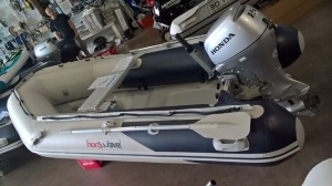 Barcă gonflabilă Honda Honwave T32-IE3 3.20m cu podea Air V-Floor, ușoară și stabilă, destinată pescuitului și activităților nautice recreative