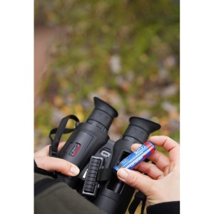 Binoclu Hikmicro Habrok HQ35LN – termoviziune + night vision, senzor 640×512, LRF 1000 m, obiectiv 35 mm, afişaj rotund, autonomie 6 ore.