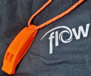 Costum tehnic de iarnă flotabil Graff FLOAT GUARD Fishing Set 215-O-B-4 Edition 4.0, de culoare grafit cu finisaje portocalii de siguranță, echipat cu membrană BRATEX de 10.000mm, umplutură din spumă flotabilă FLOAT și fermoare etanșe YKK VISLON