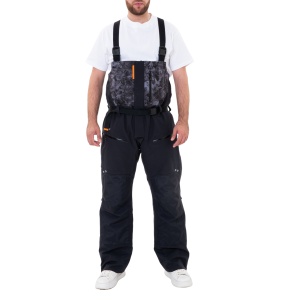 Costum tehnic de iarnă Graff WARMGUARD Winter Set 219-O-B-4 Black, jachetă și pantalon de culoare neagră, echipat cu membrană BRATEX de 25.000mm, izolație SUBZERO, finisaj hidrofob DRY CARE și fermoare etanșe YKK AquaGuard.