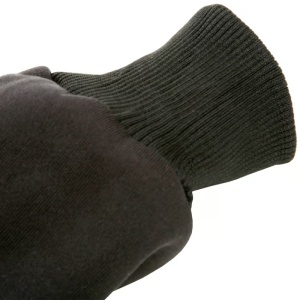 Costum fleece termic Daiwa Sleepskin Black And Red cu umeri căptușiți și încălzitor pentru gât.