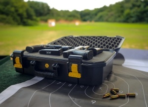 Cutie Plano All Weather 2 pentru pistol cu etanșare Dri-Loc, spumă pluck-to-fit și valvă de presiune, ideală pentru transport sigur.