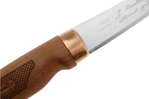 Cuțit Filetat Marttiini Superflex 19 – Lamă super-flexibilă din oțel inox de 19cm, mâner din mesteacăn tratat termic cu textură laser și teacă din piele maro.