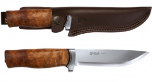 Cutit Helle GT cu lama inox triplu laminata de 123mm si maner din mesteacan buclat, livrat cu teaca din piele naturala.