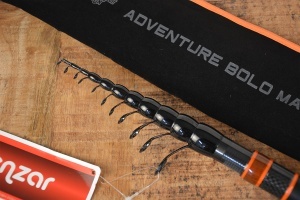 Lansetă Benzar Adventure Bolo-Match din carbon IM12, acțiune rapidă și lungime de transport de 80 cm, ideală pentru pescuit bolognez și match pe ape curgătoare și lacuri.