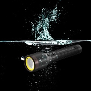 Lanterna Ledlenser P9R Core LEP cu fascicul de 1300 metri și încărcare magnetică