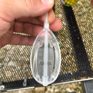 Momitor Cralusso Big Rocket Method cu matriță, capacitate mărită de nadă și sistem DART pentru lansări lungi, precise și pescuit method de performanță.