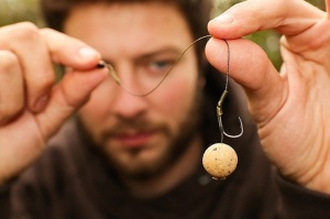 Montura Korda Carp Rig Dark Matter Wide Gape + Free Extenda Stops, 1buc/blister - Img 5