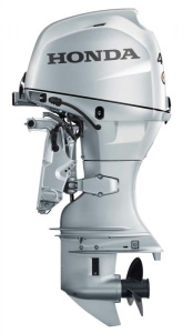 Motor barcă Honda BF40DK4 LRTU 40CP cu cizmă lungă 521 mm, comenzi la distanță, Power Trim & Tilt, injecție PGM-FI și rezervor combustibil 25 L inclus.