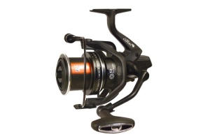 Mulineta Carp Expert Score Method Reel cu tambur Long-Cast extra-lat, frână precisă și recuperare rapidă, concepută pentru feeder greu și lansări la distanță.