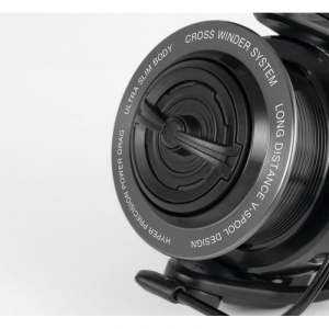 Mulineta Trabucco Kompass Feeder cu tambur Superlight din aluminiu și două clipsuri pentru pescuit precis
