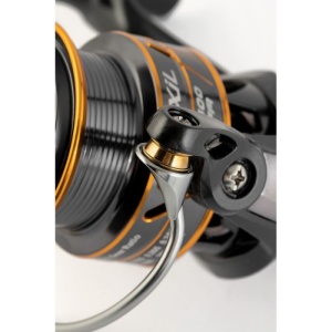 Mulineta Trabucco Vexil FDX cu corp Hybrid aluminiu/grafit și tambur V-Spool Long Cast