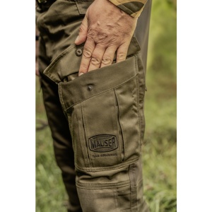 Pantaloni Mauser Stalker Pants matt oliv – Echipament outdoor robust din PolyCotton, cu talie reglabilă prin Velcro și sistem inteligent de buzunare tactice