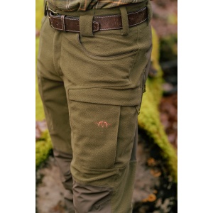Pantaloni vânătoare Blaser Silence 2L Dark Olive Dark Brown impermeabili și silențioși cu fante de aerisire.