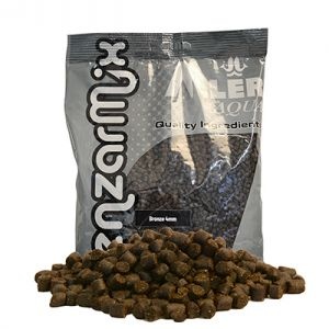 Pelete Benzar Mix Aller Aqua 800g – pelete nutritive pentru crap, ideale pentru method feeder și nadire eficientă, dezvoltate cu Benzar Zsolt pentru răspuns rapid și menținerea peștelui pe vad