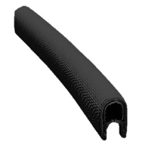 Profil de închidere margini din PVC semi-flexibil ranforsat cu lamele din inox, disponibil pe alb și negru pentru protecția muchiilor de 1.5-6mm.