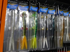 Shad Kamatsu Shadow Hunter 21cm – nălucă modernă pelagică cu cameră internă, aripioare laterale și coadă mobilă, perfectă pentru răpitori mari.