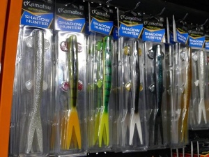 Shad Kamatsu Shadow Hunter 21cm – nălucă modernă pelagică cu cameră internă, aripioare laterale și coadă mobilă, perfectă pentru răpitori mari.