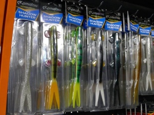 Shad Kamatsu Shadow Hunter 21cm – nălucă modernă pelagică cu cameră internă, aripioare laterale și coadă mobilă, perfectă pentru răpitori mari.