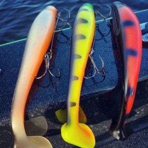 Shad Lucky John Kubira 3D Swim Shad 18cm – nalucă cu corp fusiform, detalii 3D realiste și vibrație amplă a cozii, ideală pentru știucă, șalău și somn