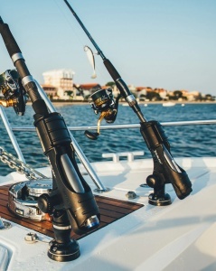 Suport Lansetă Railblaza Rod Holder II cu Bază StarPort – Sistem modular complet reglabil, fabricat din materiale rezistente UV, ideal pentru securizarea lansetelor pe orice barcă sau caiac.