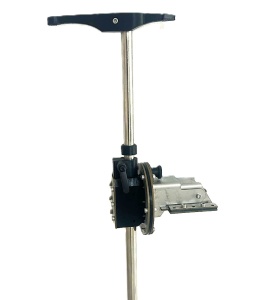 Suport Sondă Live BAM din inox – versiuni electrică, wireless și mecanică, compatibile Garmin și Lowrance, cu sistem de rotire 360° și prindere rapidă pentru barcă.