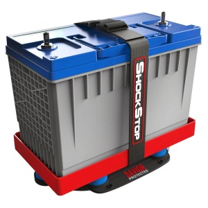 Tavă baterie antivibrație StingRay Savior (disponibilă în variantele Junior și Senior) – Suport nautic din compozit premium, dotat cu 6 suporți ShockStop și tehnologie FlowStop împotriva scurgerilor de acid.
