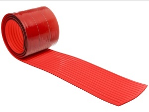Bandă de protecție pentru chilă KeelShield Roșie de la Gator Guards, din polimer uretanic cu adeziv 3M, ideală pentru protecția bărcii împotriva pietrelor și betonului.