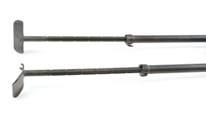 Bipod Sako TRG S5740495 M08 – suport tactic din oțel pentru Sako TRG 22/42, cu înălțime reglabilă 8–13 inch și centru de greutate coborât pentru stabilitate maximă.