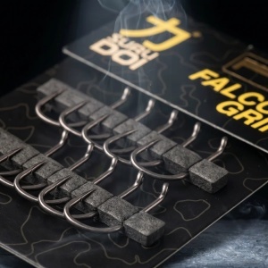 Carlige crap PB Products Surudoi Falcon Grip PTFE din otel japonez forjat cu tija lunga si profil ingust pentru prezentari discrete.