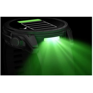 Ceas smartwatch GPS tactic Garmin tactix 8 Standard AMOLED 51mm cu ramă din titan și lanternă verde.