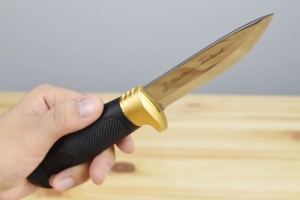 Cutit Marttiini Condor Drop Point cu lama inox de 90mm si maner Zytel negru, livrat cu teaca din piele, fabricat in Finlanda.
