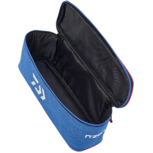 Geanta Accesorii Daiwa N'Zon Accessory Case 36x11x15cm prezentare lungime și compartiment interior căptușit.
