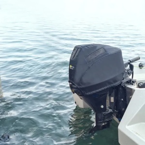 Husă tehnică ventilată Oceansouth pentru cap motor Mercury V6 175/200/225 CP – Prelată de protecție în mers mulată din pânză Atlas Marine rezistentă la UV, neagră, echipată cu interior fin din pâslă și sistem de blocare rapid, optimizată pentru generațiil