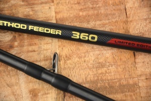 Lansetă Benzar Concourse Method Feeder Limited Edition 4.20m, blank Toray Japan T46, inele Sea Guide optimizate și greutate ultra-redusă, creată pentru pescuit method feeder de elită și control absolut în dril.