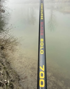 Lansetă bologneză Benzar Concourse Blade Bolo 6m, ultraușoară, realizată din carbon Toray 46T, cu inele Seaguide Zirconia și mandrină Fuji pentru control și precizie maximă.