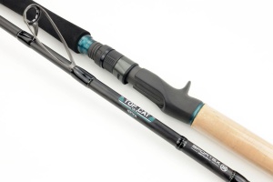 Sportex TOP Cat CS-2 Vertical Baitcast este lanseta dedicată pescuitului vertical la somn, cu sensibilitate extremă, control total al nălucii și rezerve masive de putere pentru drilluri grele.