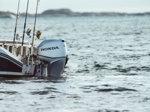 Motor outboard Honda BFP60AK1 XRTU 60 CP cu cizmă extra-lungă 658 mm, comandă la distanță, Power Trim & Tilt și injecție PGM-FI, pentru ambarcațiuni de agrement și pescuit.