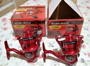 Mulineta Benzar River Bolo 1000, ultra light 181g, cu tambur din aluminiu și maner CNC, proiectată pentru bologneza și spinning UL, oferind rulaj fluid și control precis al firului.