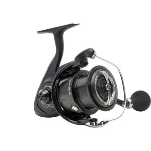 Mulineta Daiwa 24 TDR 4012QD AB evidențiind noul rotor Airdrive și manivela cu pliere rapidă.