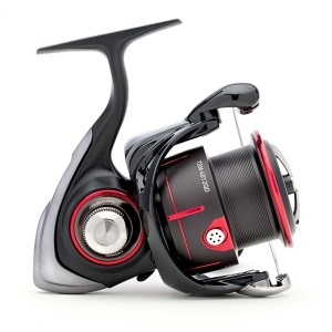 Mulineta Daiwa 25 TDM QD – corp aluminiu, rotor Airdrive DS5, sistem QD Quick Drag, tambur ABS Long Cast, 5 rulmenți și mâner One Touch Folding. Ideală pentru match și feeder.