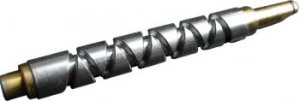 Mulineta Daiwa Emblem Pro 5000 – Big Pit pentru pescuit la crap, cu Wormshaft, CRBB și tambur ABS pentru lansări lungi și control perfect.