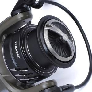 Mulineta Savage Gear Thoriz - buna la salau, stiuca, clean, pastrav